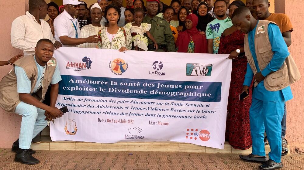 Photo de famille des 30 jeunes formés à Mamou