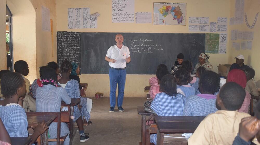 Echange avec les élèves d'une classe du primaire à l'issue d'une session de cours sur l'ECS