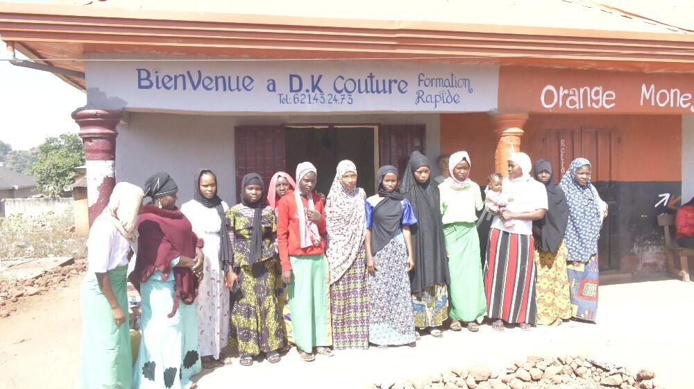 Photo des apprenantes d'un des ateliers soutenus par UNFPA à travers le CAEF de Mamou